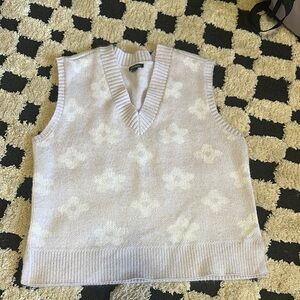 Wild Fable Cream V-Neck Sweater